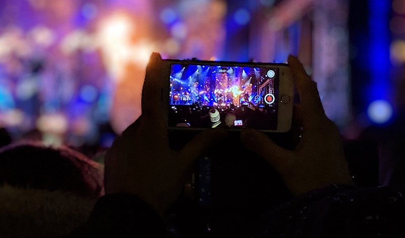 How to Convert a Video to Play on an Android or iPhone Device?